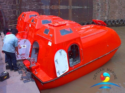 150 Person Capacity Tanker Version F.R.P Marine Totally Enclosed Lifeboat