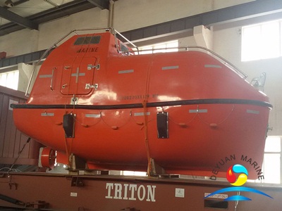 Fire Protected Type Totally Enclosed Lifeboat With Gravity Luffing Arm Type Davit